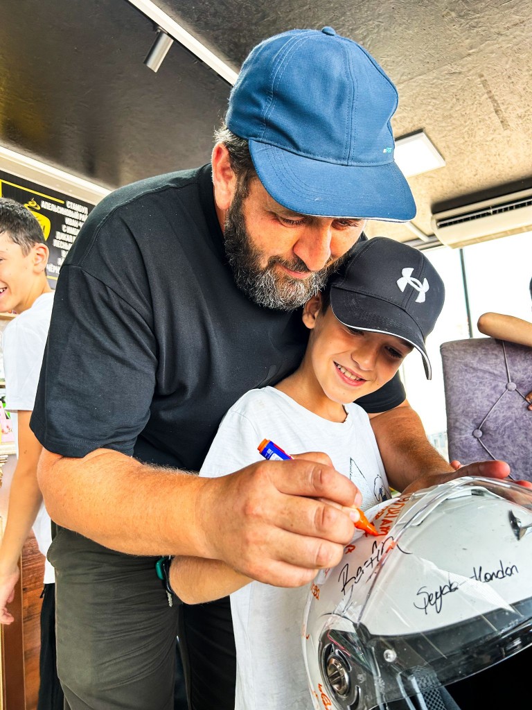 whatsapp_283 whatsapp_283