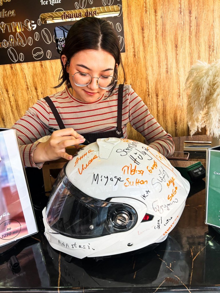 whatsapp_348 whatsapp_348